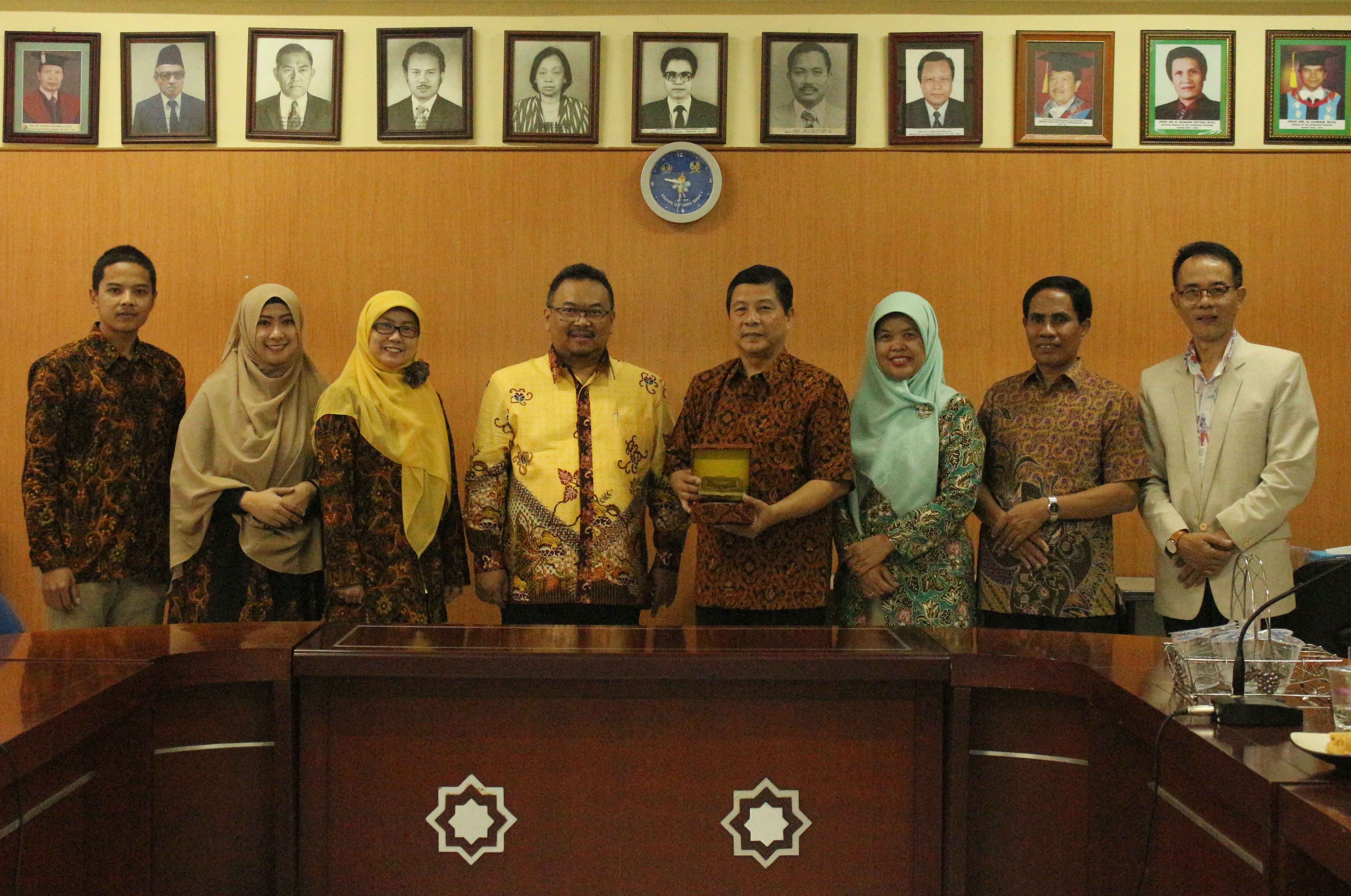 Prodi Ilmu Perpustakaan, Univ. Negeri Malang melakukan studi banding