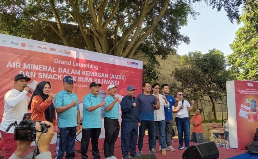 DOSEN PRODI PERPUSINFO MENGIKUTI GRAND LAUNCHING AMDK DAN SNACK BOX BUMI SILIWANGI