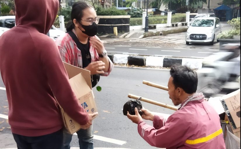 CHARITY CAMPAIGN SOSMAS BEM HIMA PERPUSINFO