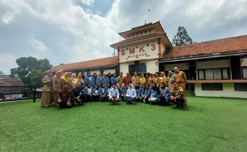 PENERIMAAN MAHASISWA PROGRAM PPLSP DI SMKN 3 BANDUNG