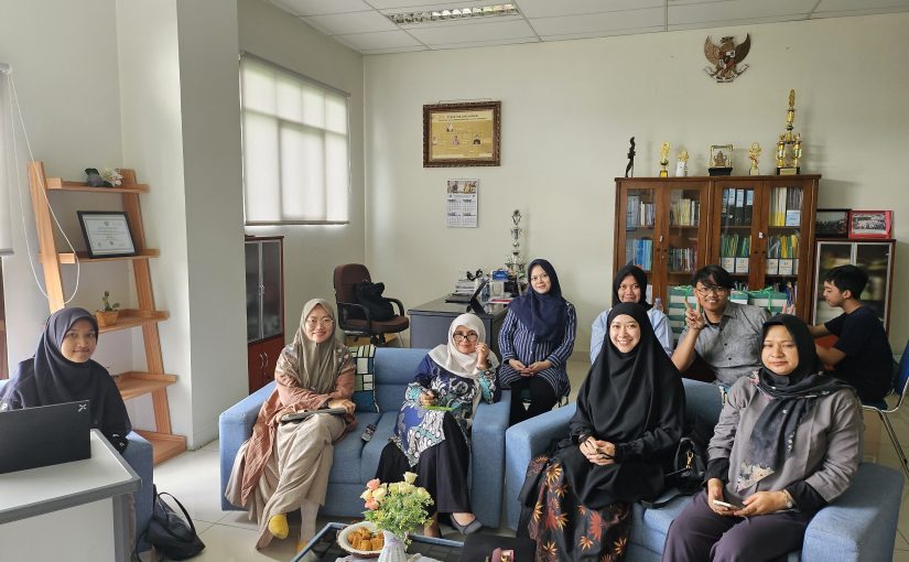 PENGELOLA JURNAL EDULIB PRODI PERPUSTAKAAN DAN SAINS INFORMASI FIP UPI BAHAS STRATEGI KEBERLANJUTAN AKREDITASI