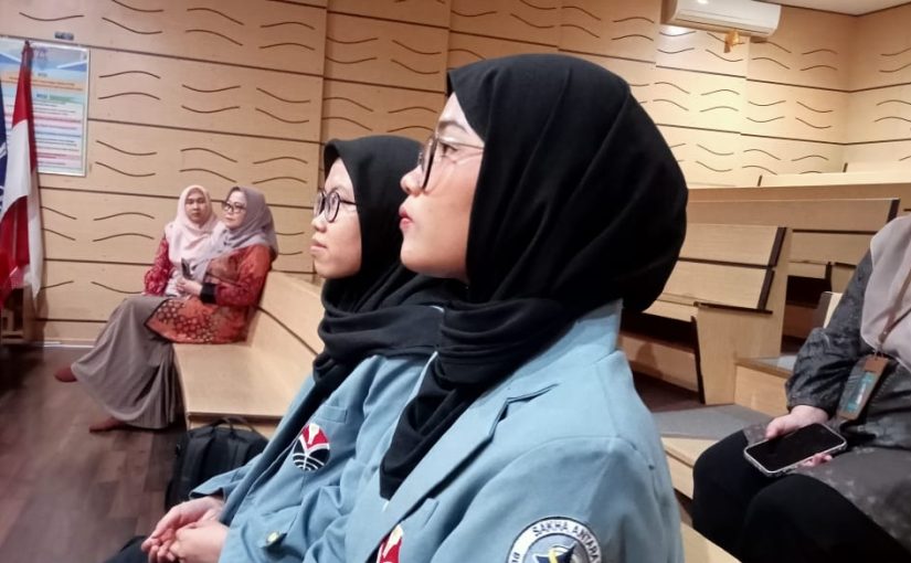PROGRAM STUDI PERPUSTAKAAN DAN SAINS INFORMASI FIP UPI SERAHKAN MAHASISWA MAGANG KE SMP NEGERI 1 CIMAHI