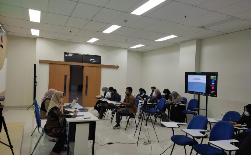 HYBRID LEARNING MATA KULIAH KEPEMIMPINAN LEMBAGA INFORMASI
